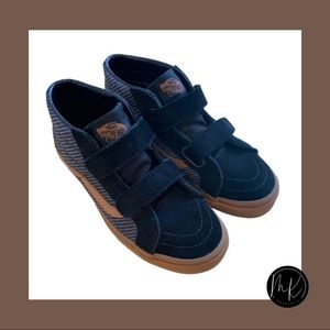 Black Vans, Boys Size 2 (SK8-Mid Reissue Velcro Suiting)